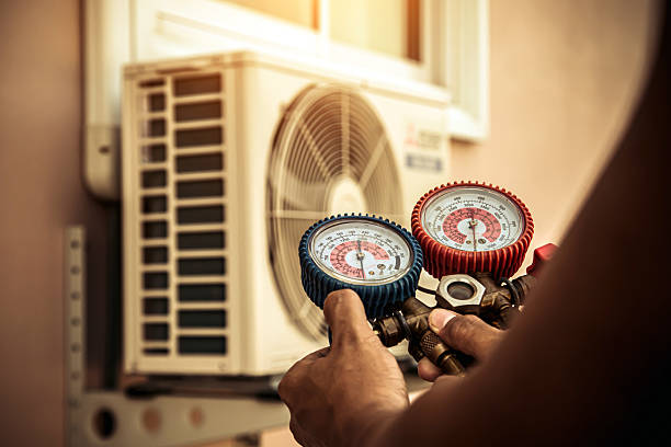 Professional Hvac technician working in Jensen Beach, FL